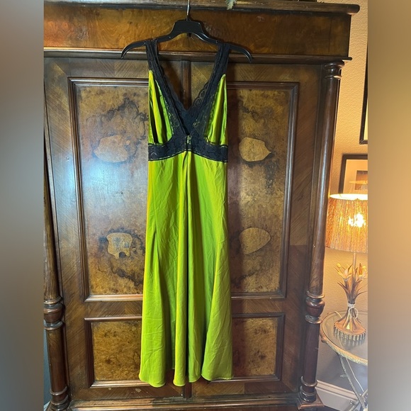 Samantha Sipos-Nasrin Green Sleeveless Midi Slip Dress. Size Small - Picture 5 of 12